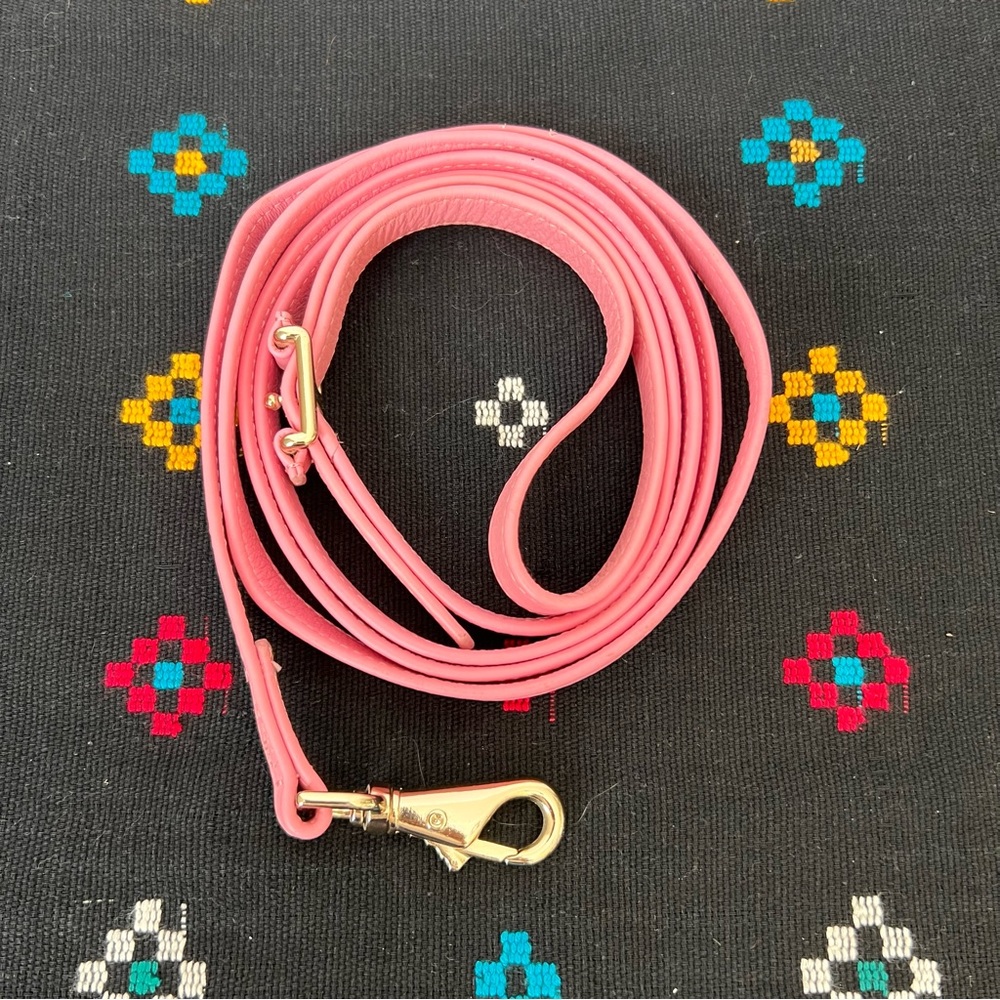 Pure Pink Faux Leather Look Dog Leash in Excellent Preowned Condition